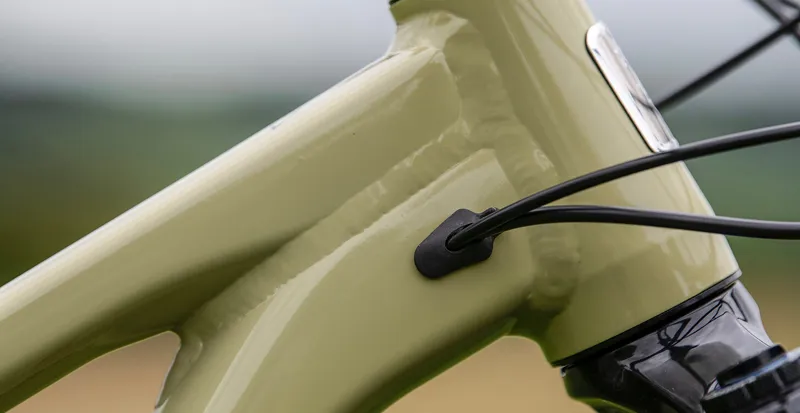 Marin Alpine Trail XR Mountain Bike 2022 Tan/Black/Red-4